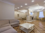 Аренда дома Сосны 1 1250 м² Рублево-Успенское шоссе - Гостиная, холл - foto_lr1
