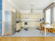Продажа дома Николина Гора 392 м² Рублево-Успенское шоссе - Гостиная, холл - foto_lr1